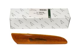 C2S1742 — Front bumper/fender - Right hand side - Yellow reflector