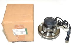 XR855936 — Front Hub and Bearing